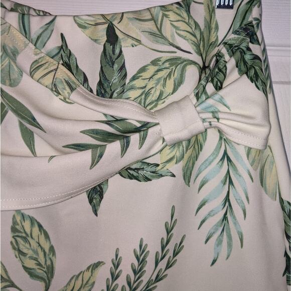 PrettyLittleThing Green Leaves Print Asymmetrical Mini Skirt UK 16 US 12 - Picture 5 of 12